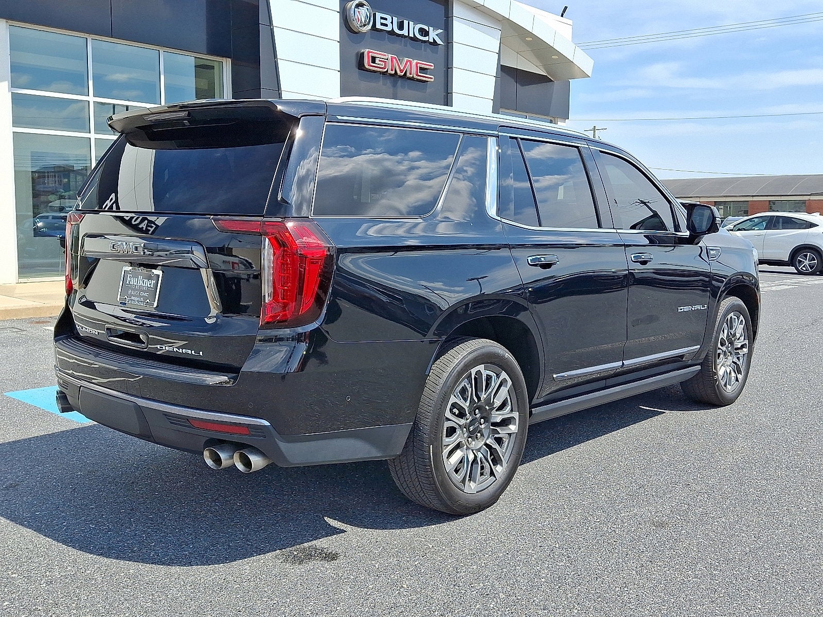 2023 GMC Yukon Denali Ultimate