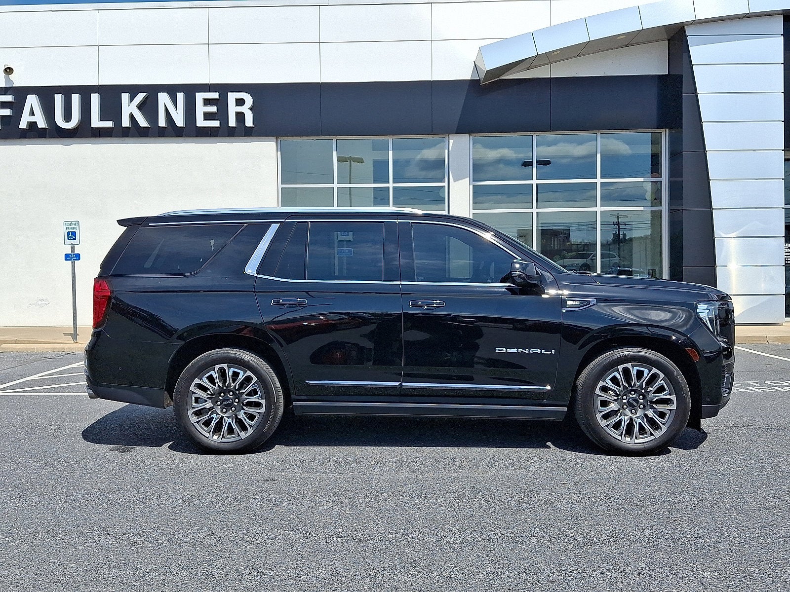 2023 GMC Yukon Denali Ultimate