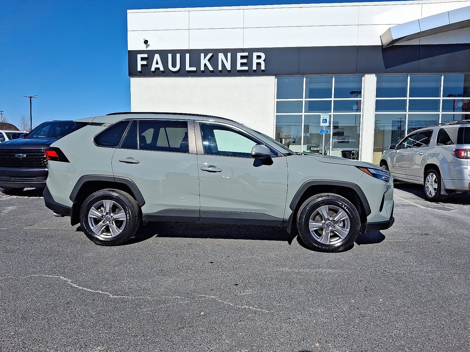 2023 Toyota RAV4 XLE