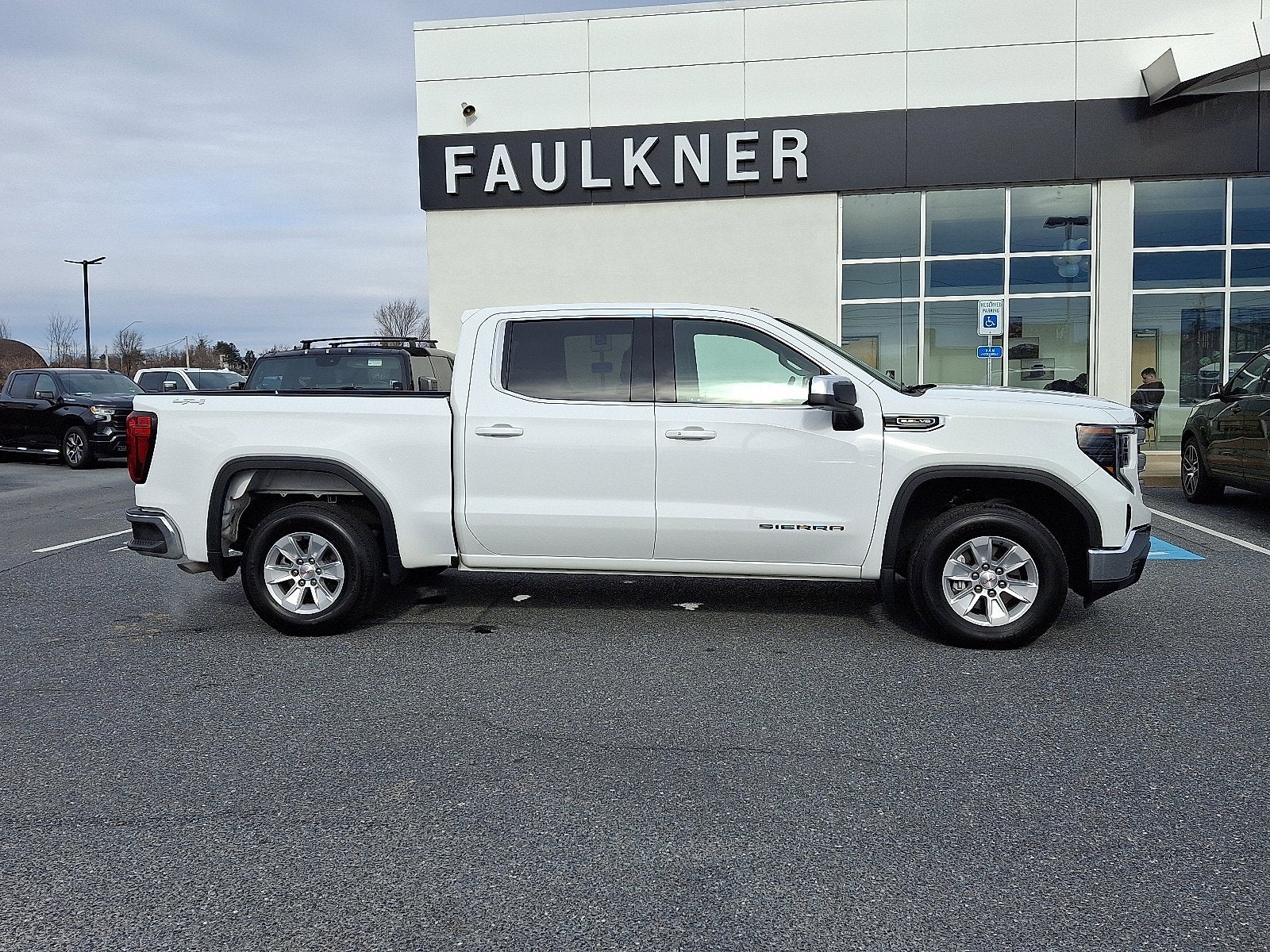 2023 GMC Sierra 1500 SLE