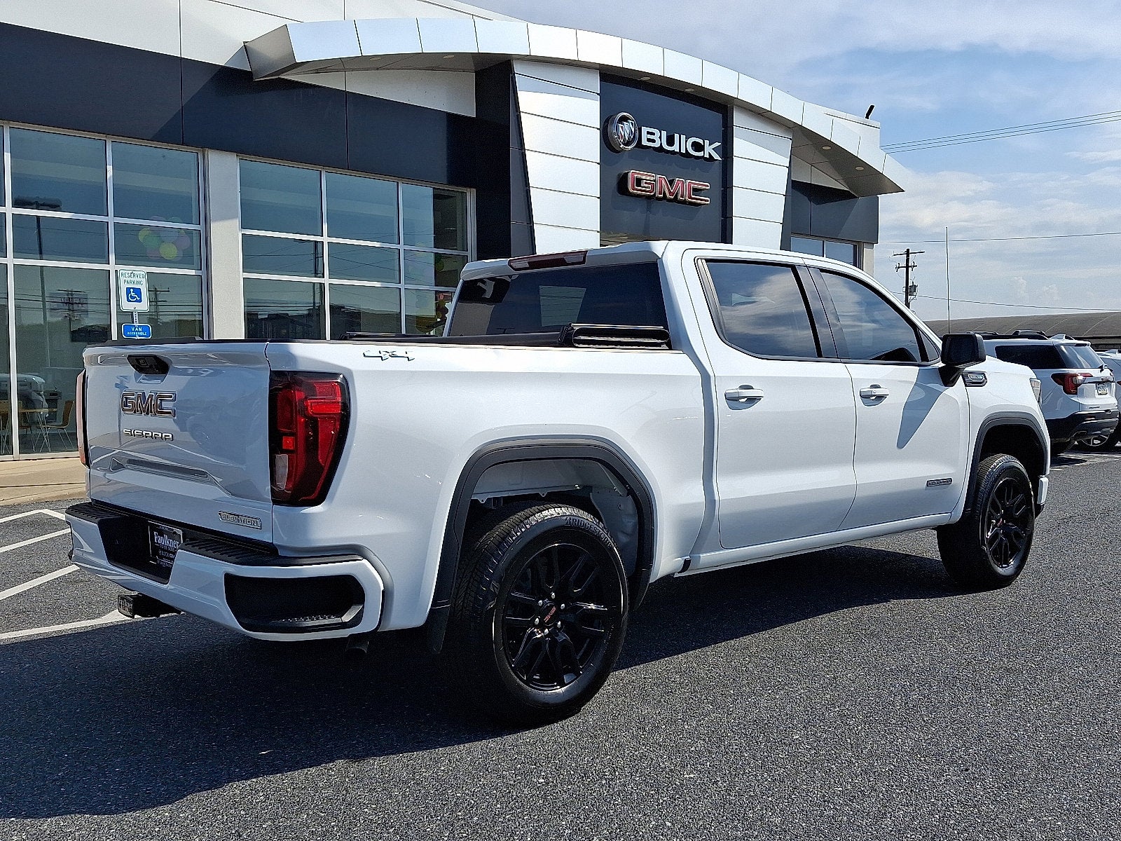 2024 GMC Sierra 1500 Elevation