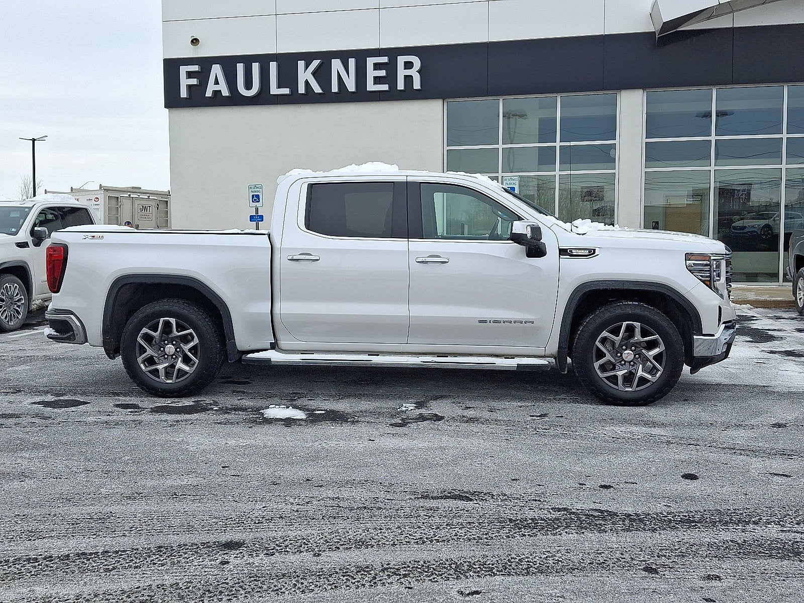 2024 GMC Sierra 1500 SLT