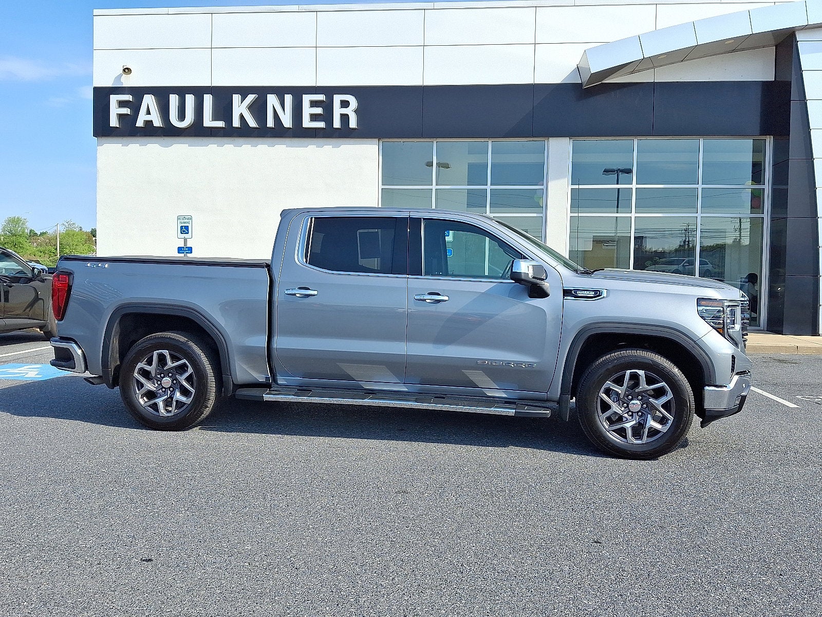 2024 GMC Sierra 1500 SLT