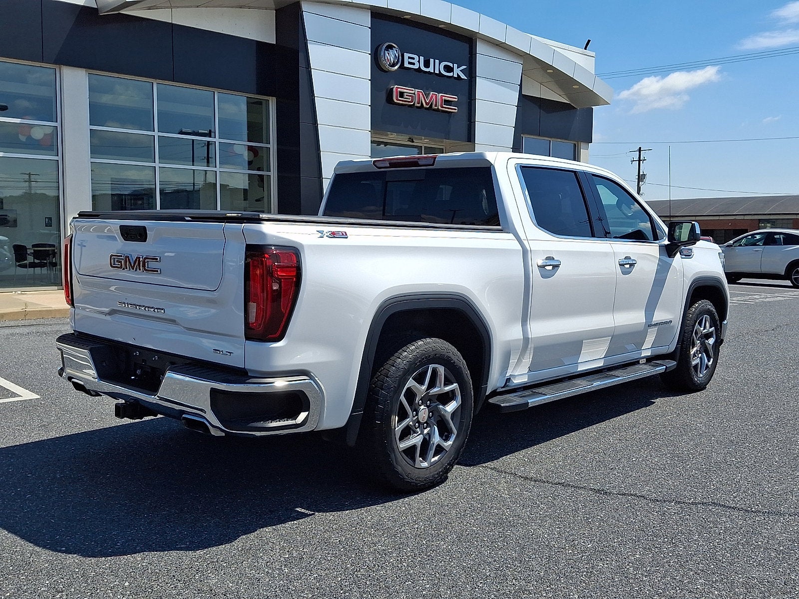 2023 GMC Sierra 1500 SLT