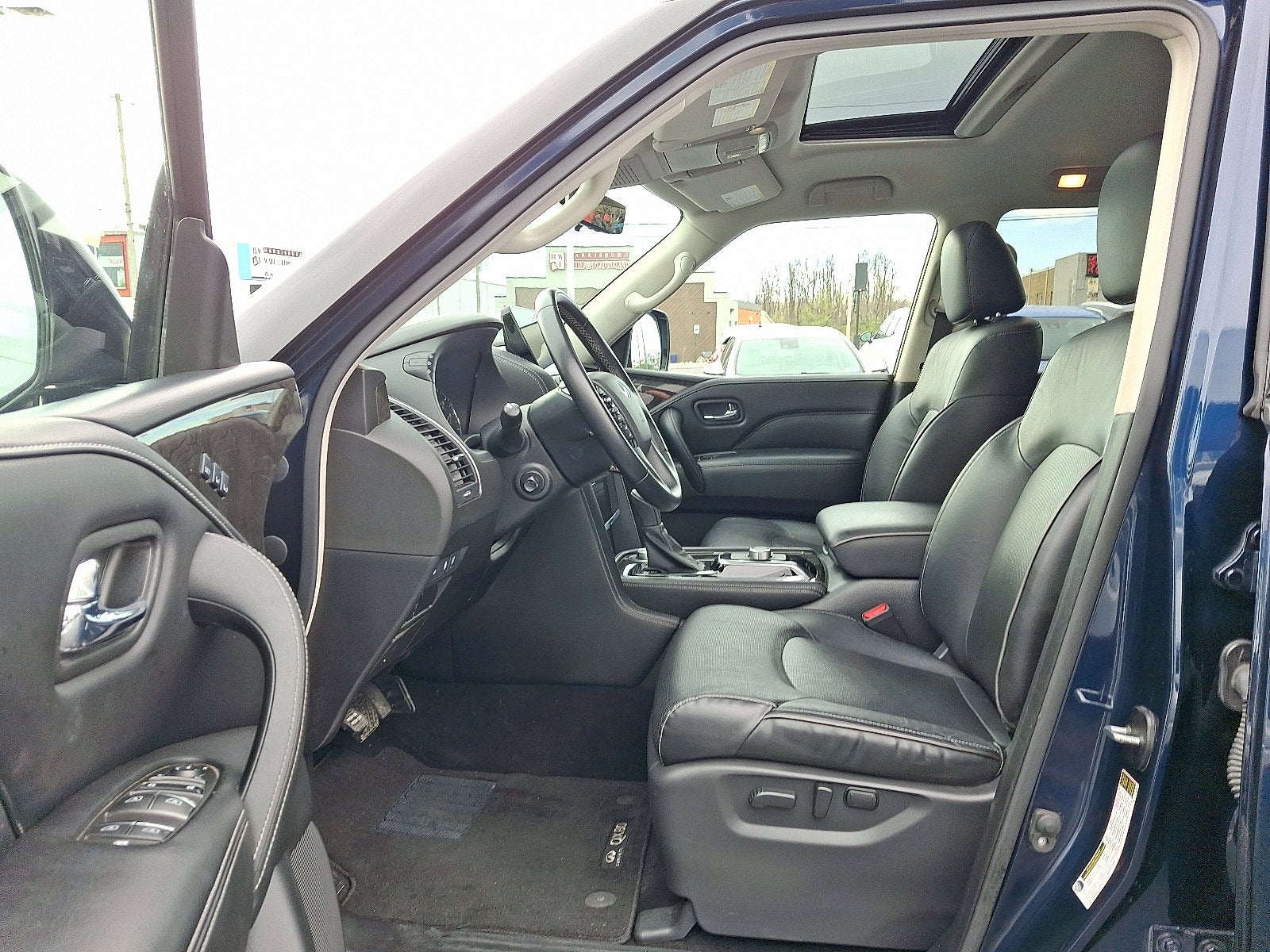 2024 INFINITI QX80 LUXE