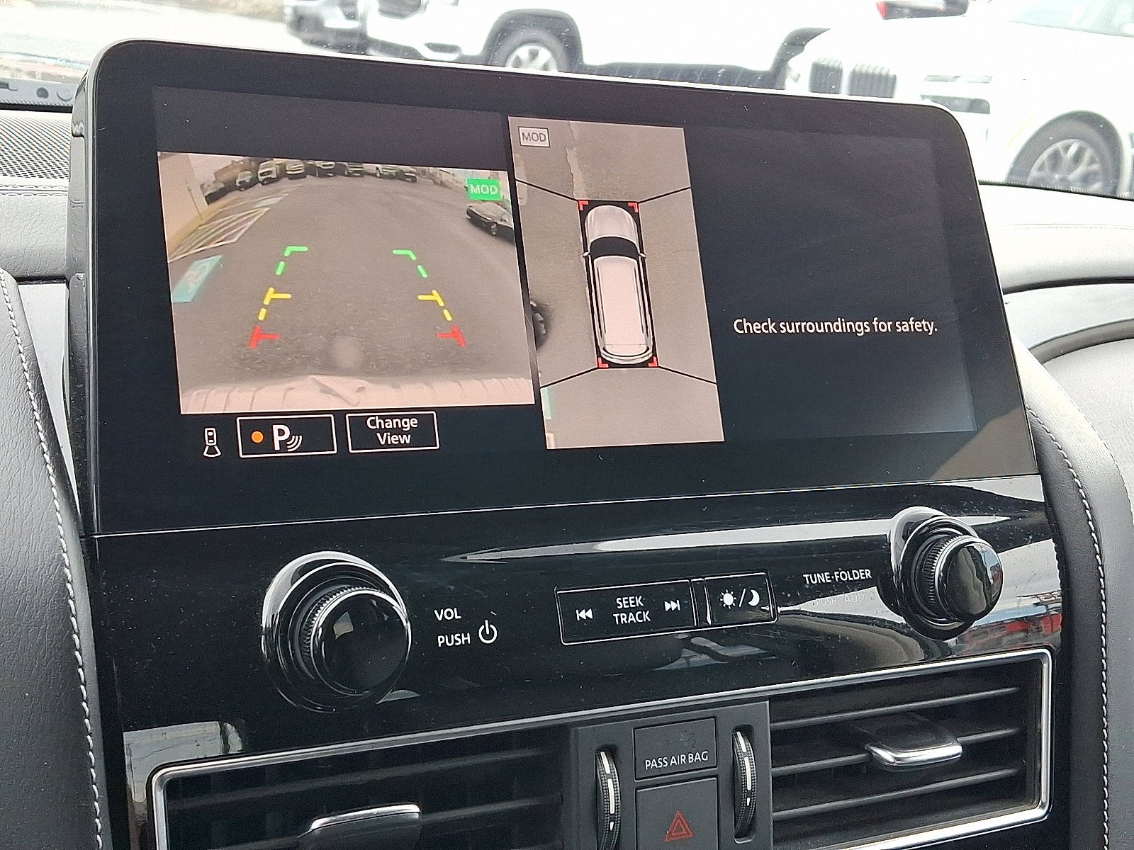 2024 INFINITI QX80 LUXE