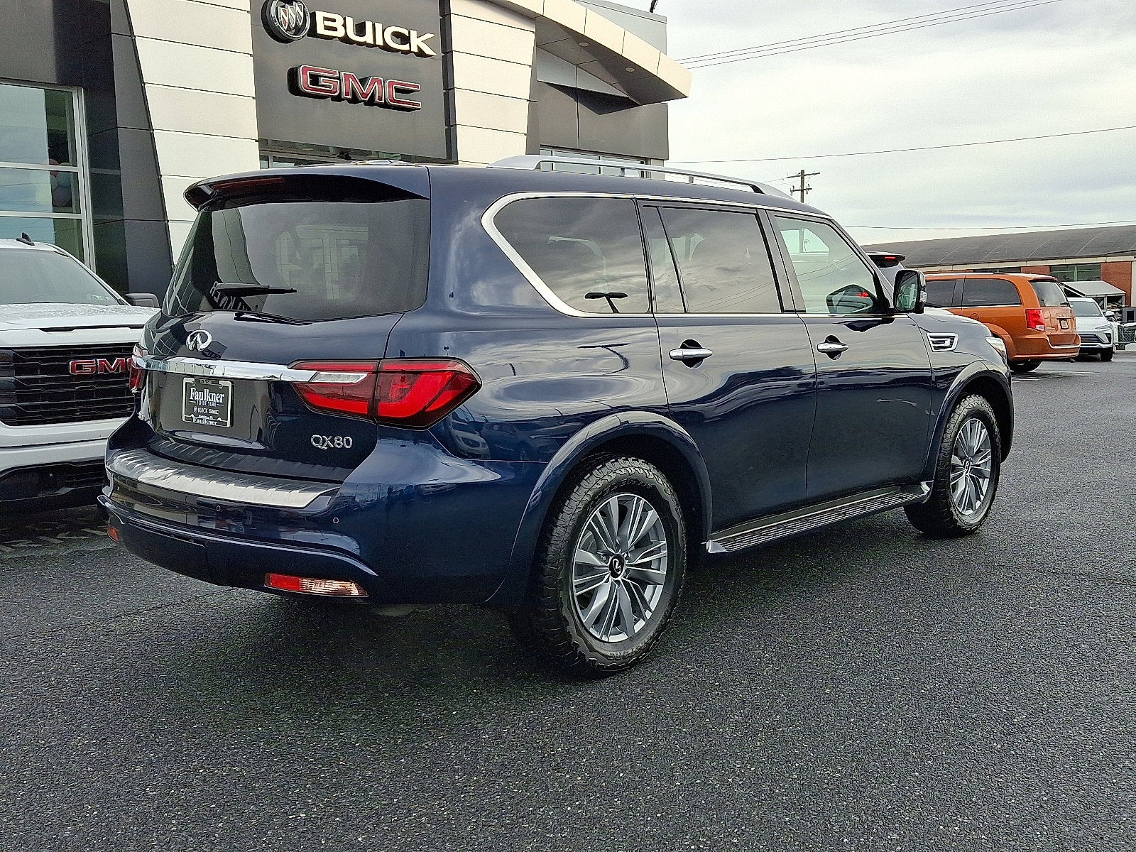 2024 INFINITI QX80 LUXE