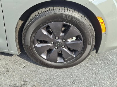 2020 Chrysler Pacifica Hybrid Red S FWD