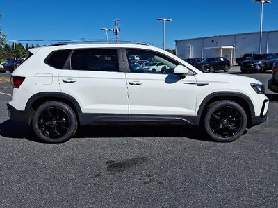 2022 Volkswagen Taos SE 4MOTION