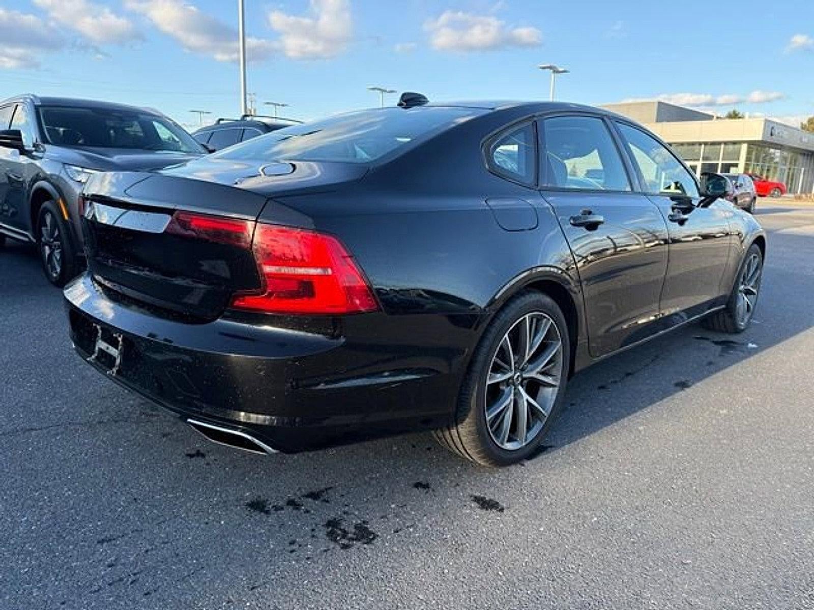 2017 Volvo S90 T6 AWD Momentum