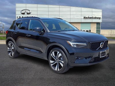 2023 Volvo XC40 B5 AWD Plus Dark Theme