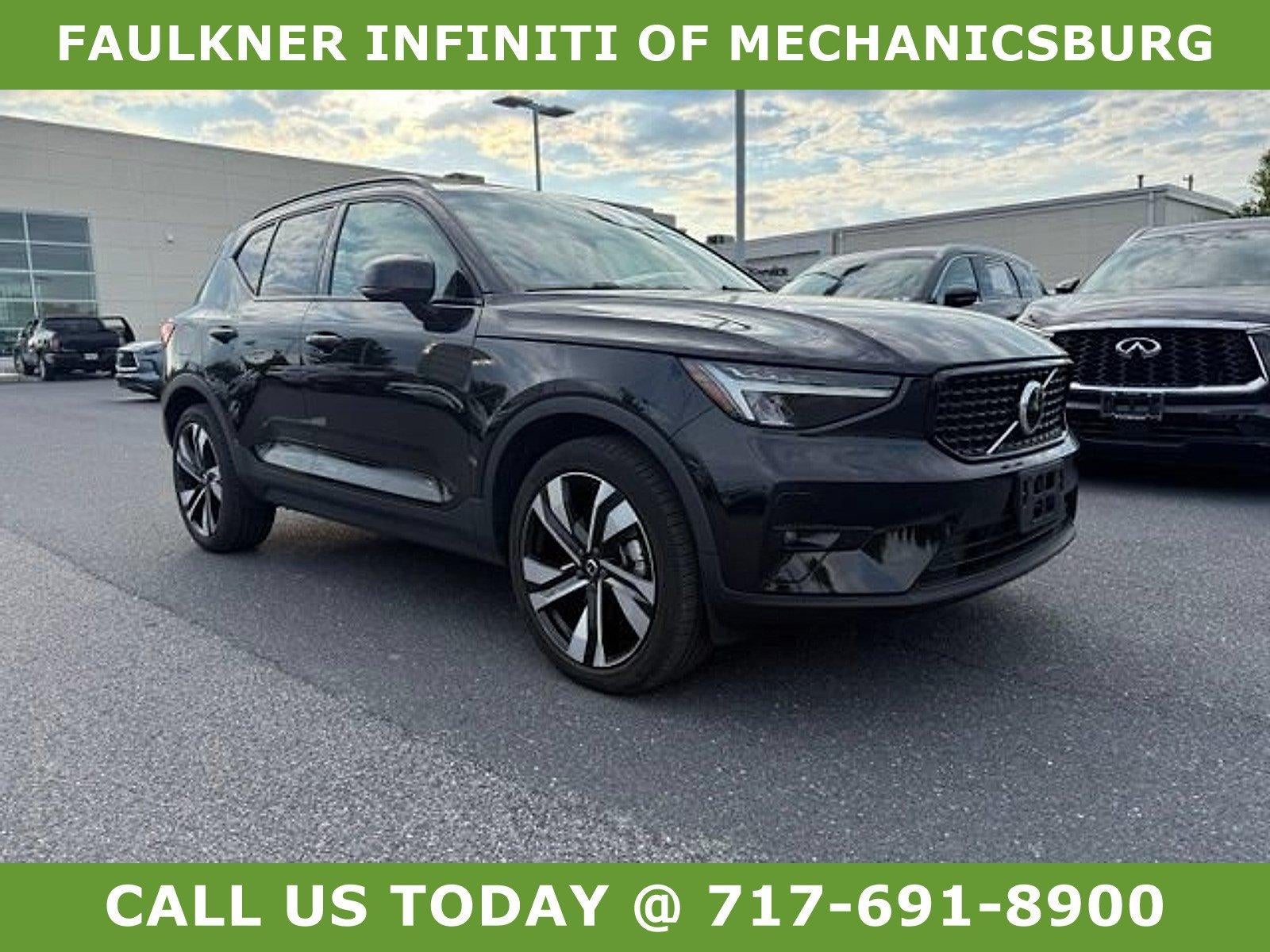 2023 Volvo XC40 B5 AWD Plus Dark Theme