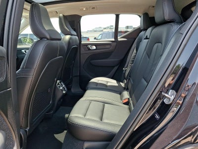 2023 Volvo XC40 B5 AWD Plus Dark Theme