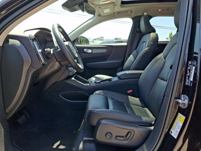 2023 Volvo XC40 B5 AWD Plus Dark Theme