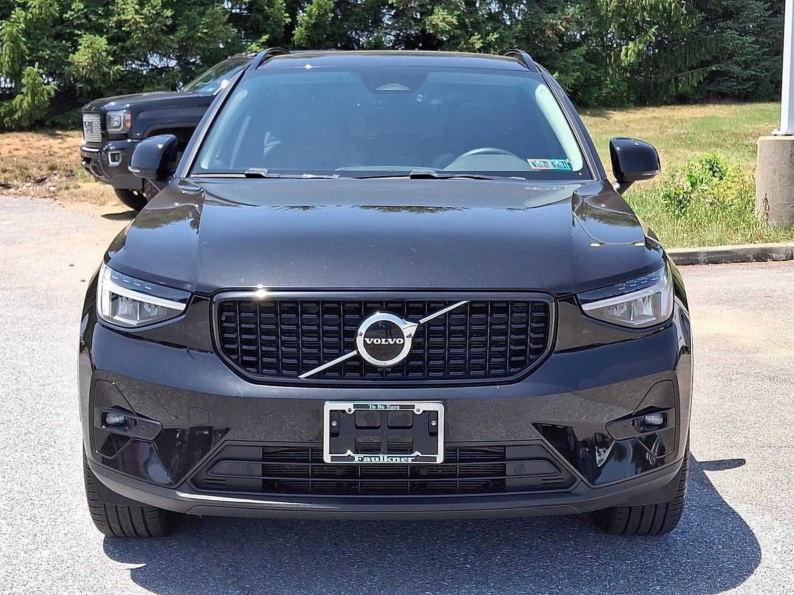 2023 Volvo XC40 B5 AWD Plus Dark Theme