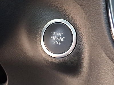 2023 Volvo XC40 B5 AWD Plus Dark Theme