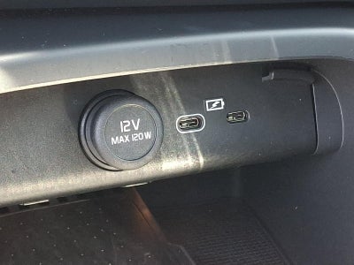 2023 Volvo XC40 B5 AWD Plus Dark Theme