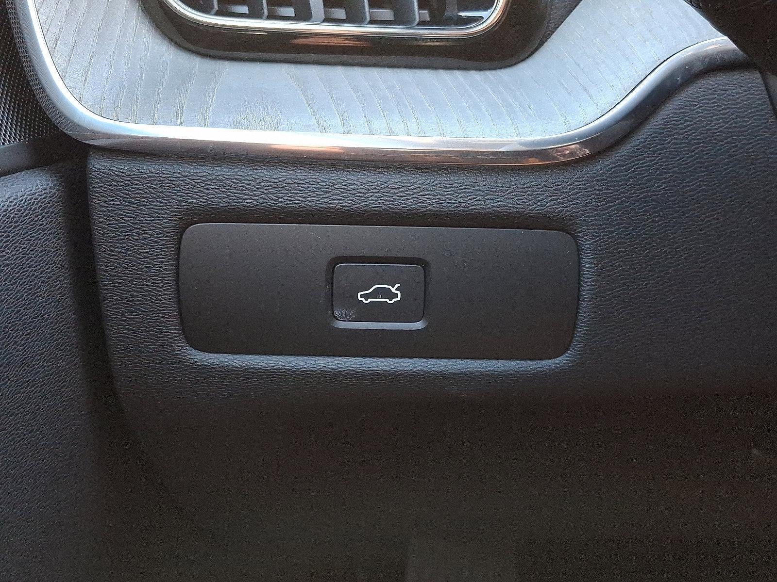 2025 Volvo XC60 B5 AWD Plus