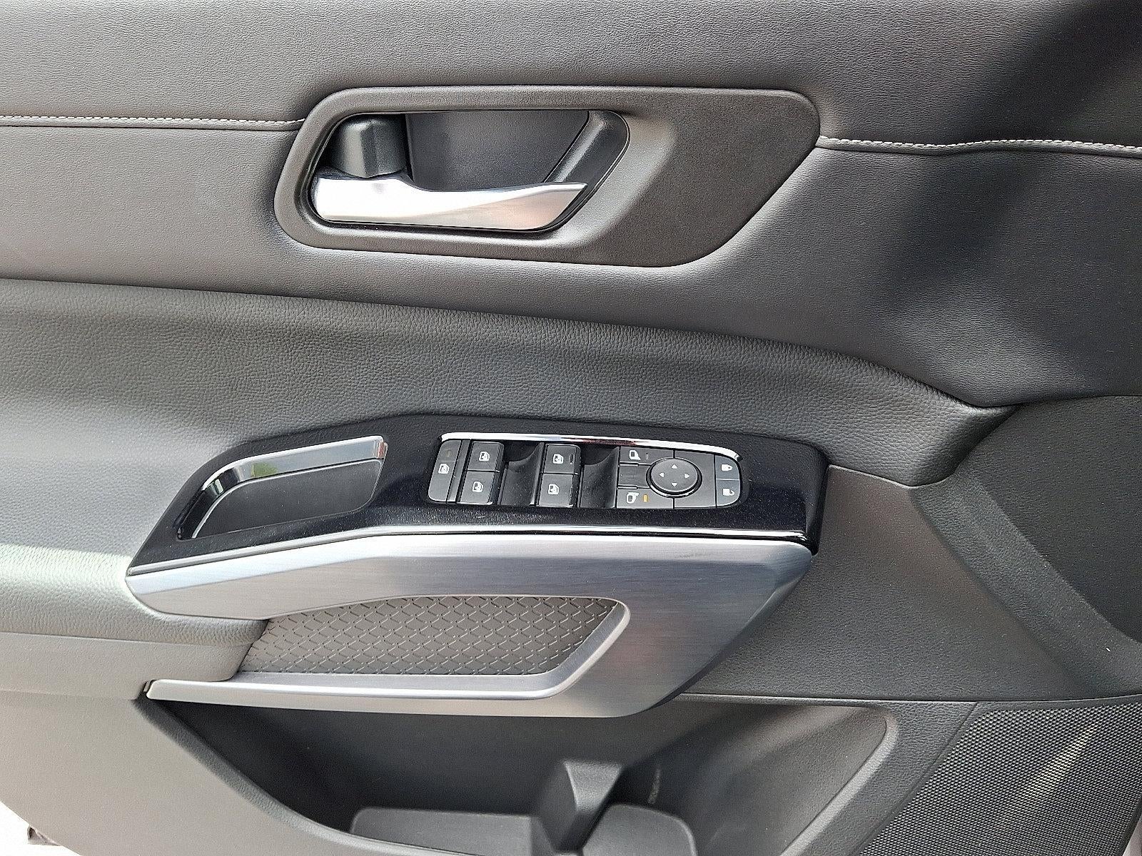 2023 Nissan Pathfinder SL 4WD