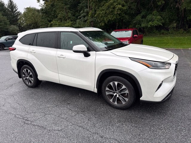 2021 Toyota Highlander XLE **LOW MILES