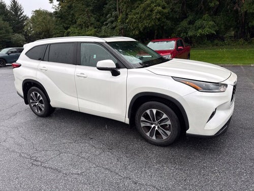 2021 Toyota Highlander XLE **LOW MILES