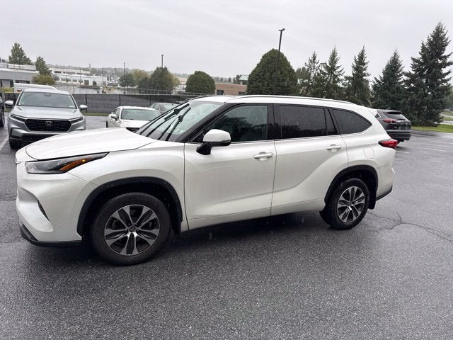 2021 Toyota Highlander XLE **LOW MILES