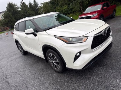 2021 Toyota Highlander XLE **LOW MILES