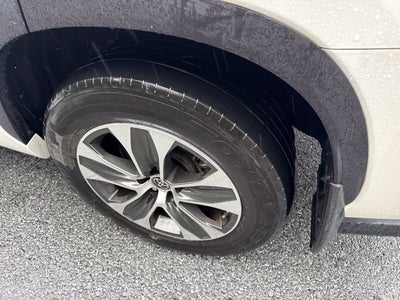 2021 Toyota Highlander XLE **LOW MILES