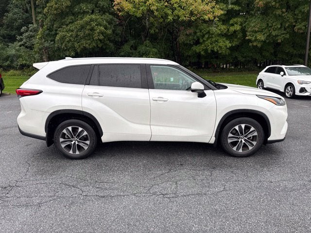 2021 Toyota Highlander XLE **LOW MILES