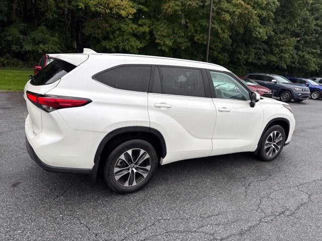 2021 Toyota Highlander XLE **LOW MILES