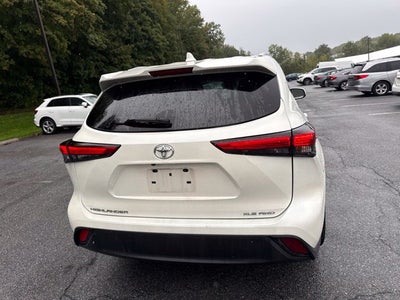 2021 Toyota Highlander XLE **LOW MILES