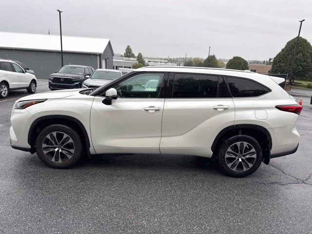 2021 Toyota Highlander XLE **LOW MILES