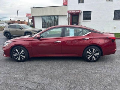 2022 Nissan Altima 2.5 SV Sedan