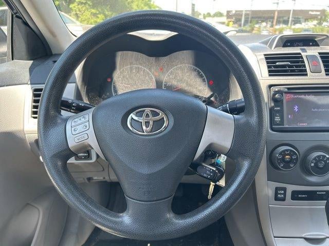 2013 Toyota Corolla 4dr Sdn Auto LE (Natl)