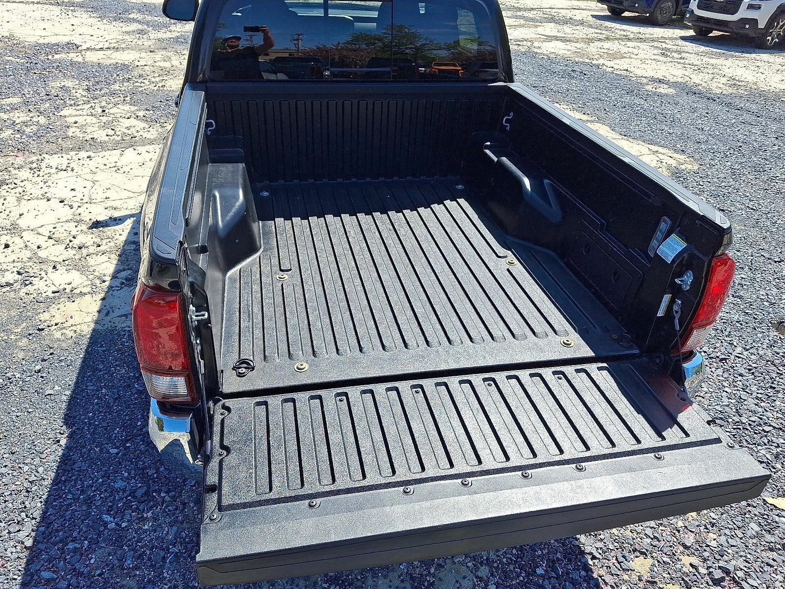 2022 Toyota Tacoma 4WD 4WD SR5 Double Cab 5' Bed V6 AT (Natl)