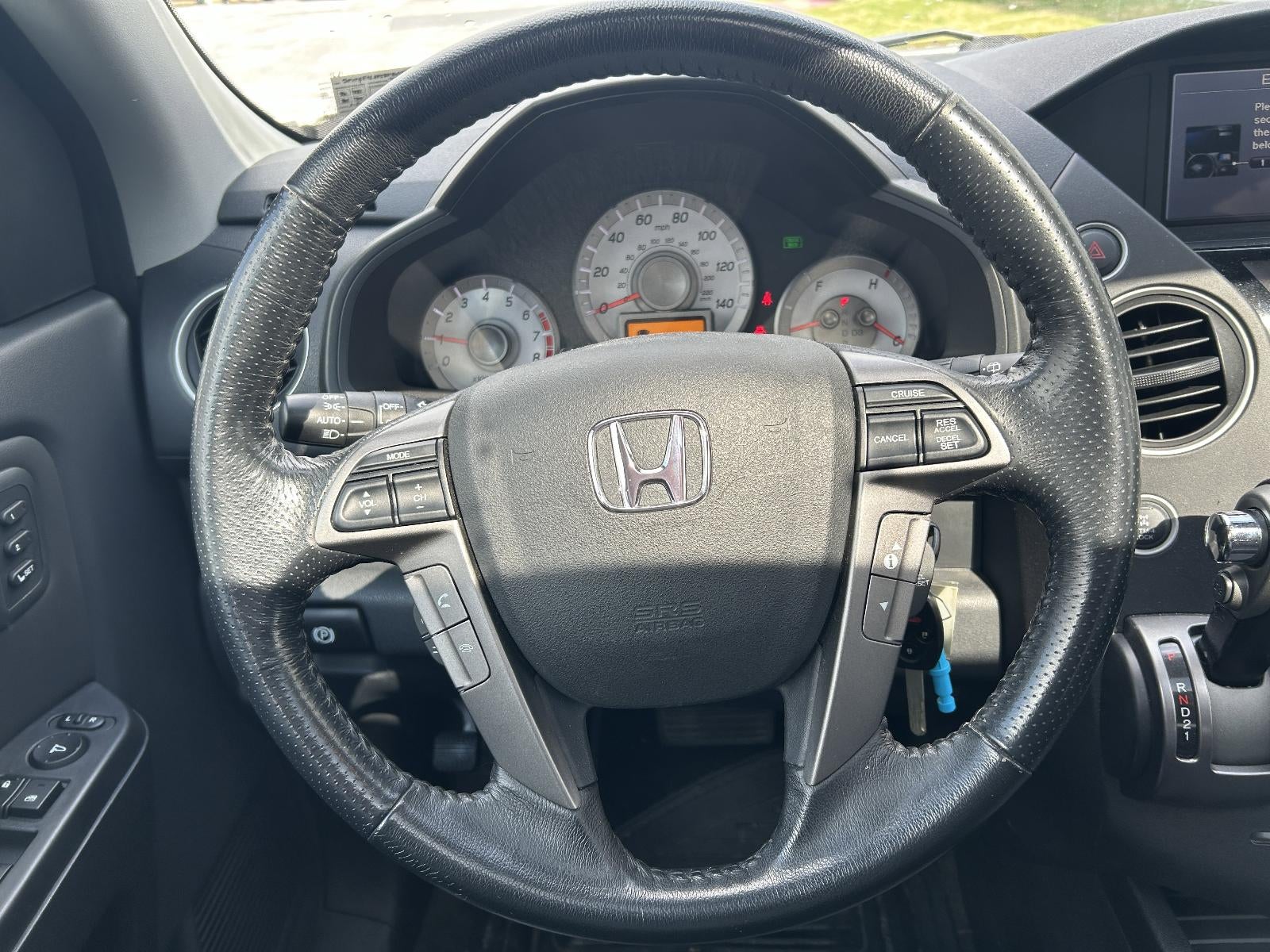 2015 Honda Pilot 4WD Touring with DVD Rear Entertainment System and Navigation