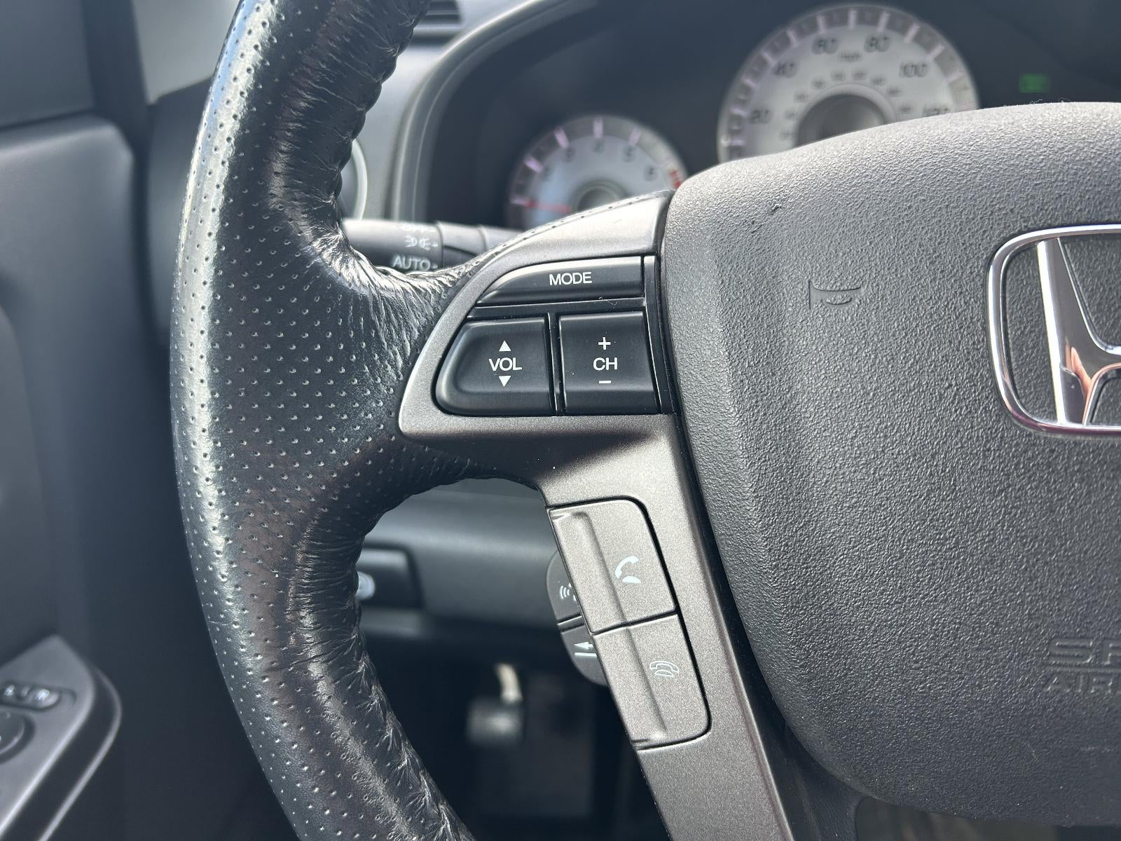 2015 Honda Pilot 4WD Touring with DVD Rear Entertainment System and Navigation