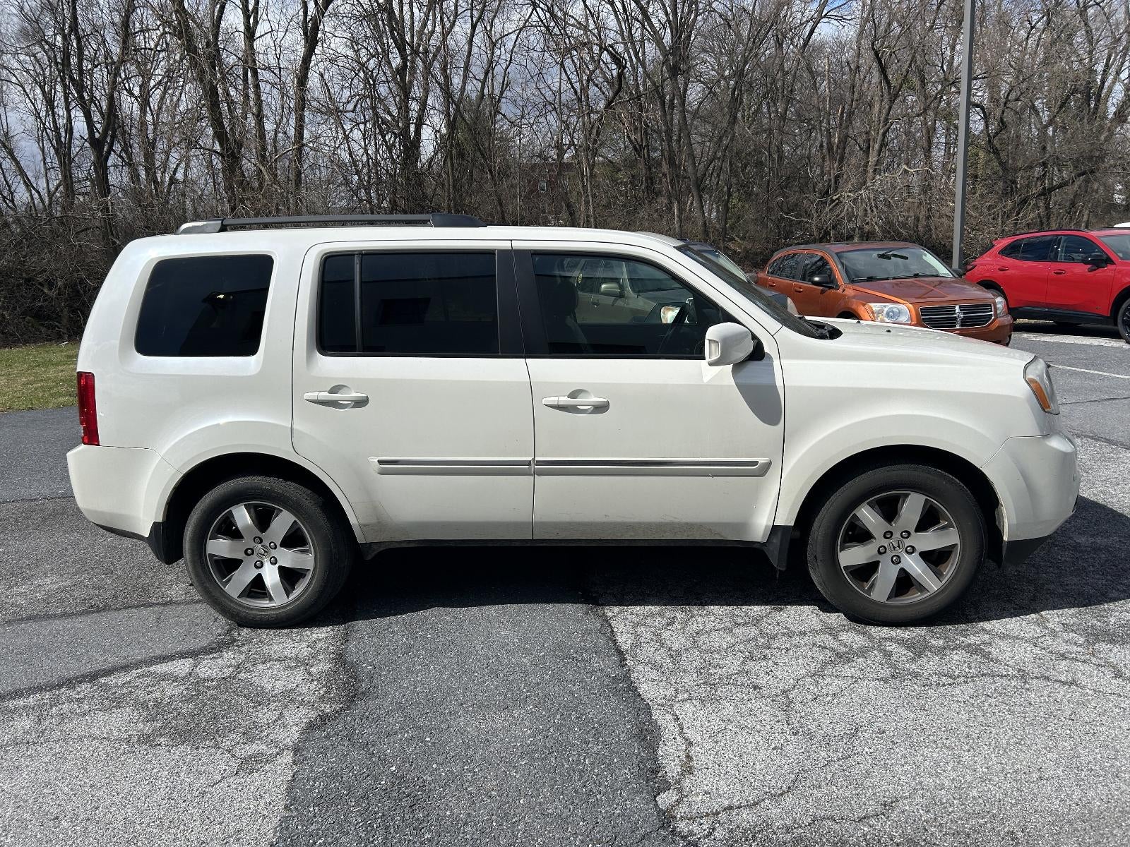 2015 Honda Pilot 4WD Touring with DVD Rear Entertainment System and Navigation