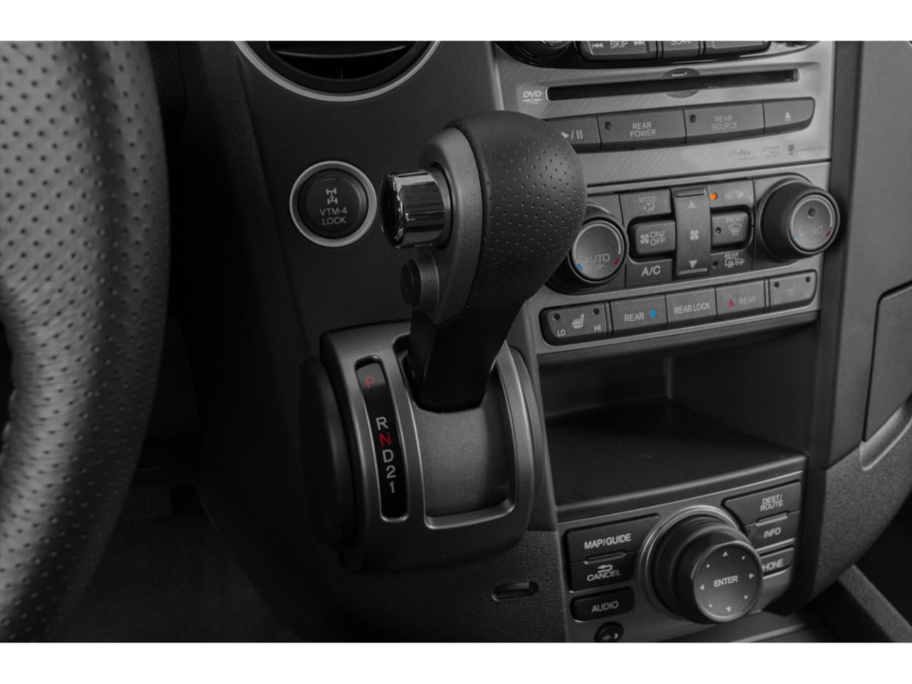 2015 Honda Pilot 4WD Touring with DVD Rear Entertainment System and Navigation