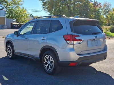 2022 Subaru Forester Premium CVT