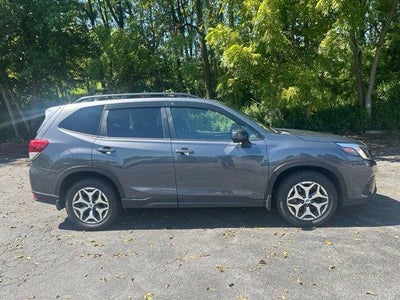 2022 Subaru Forester Premium CVT