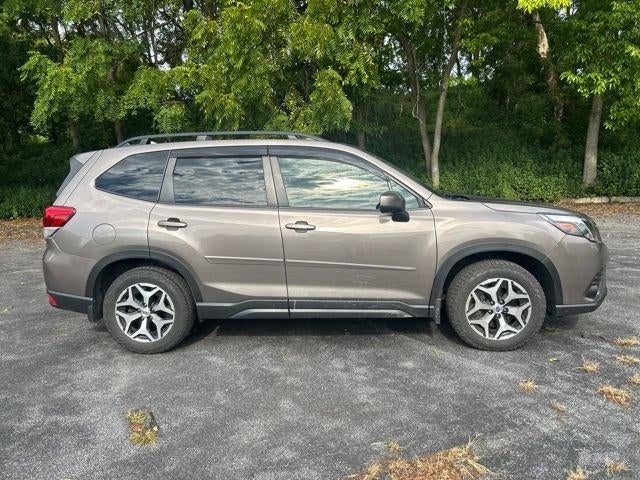 2022 Subaru Forester Premium CVT