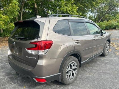 2022 Subaru Forester Premium CVT