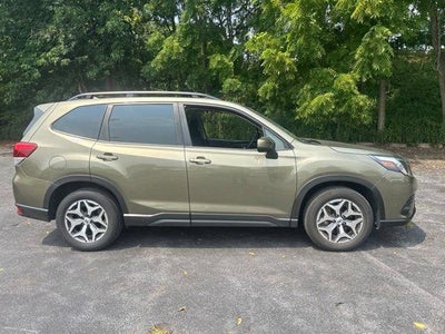 2022 Subaru Forester Premium CVT
