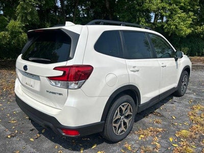 2023 Subaru Forester Premium CVT