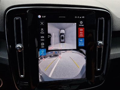 2025 Volvo XC40 B5 AWD Plus Bright Theme
