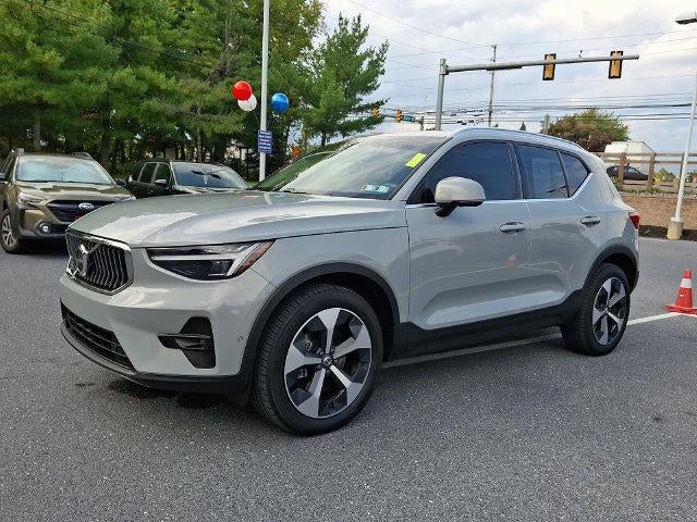 2025 Volvo XC40 B5 AWD Plus Bright Theme