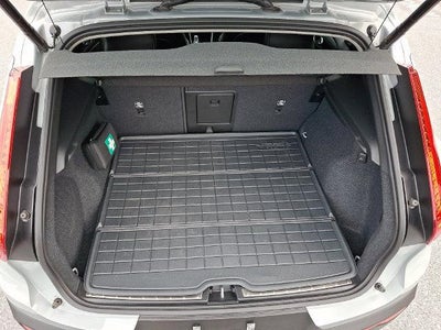 2025 Volvo XC40 B5 AWD Plus Bright Theme