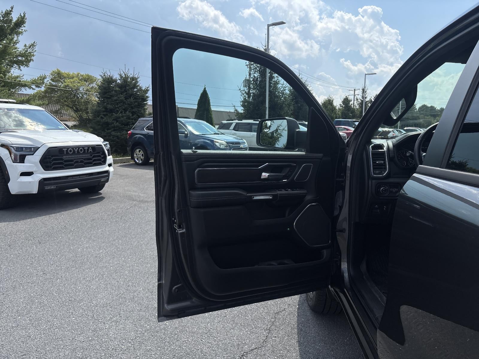 2024 RAM 1500 Laramie 4x4 Crew Cab 5'7" Box