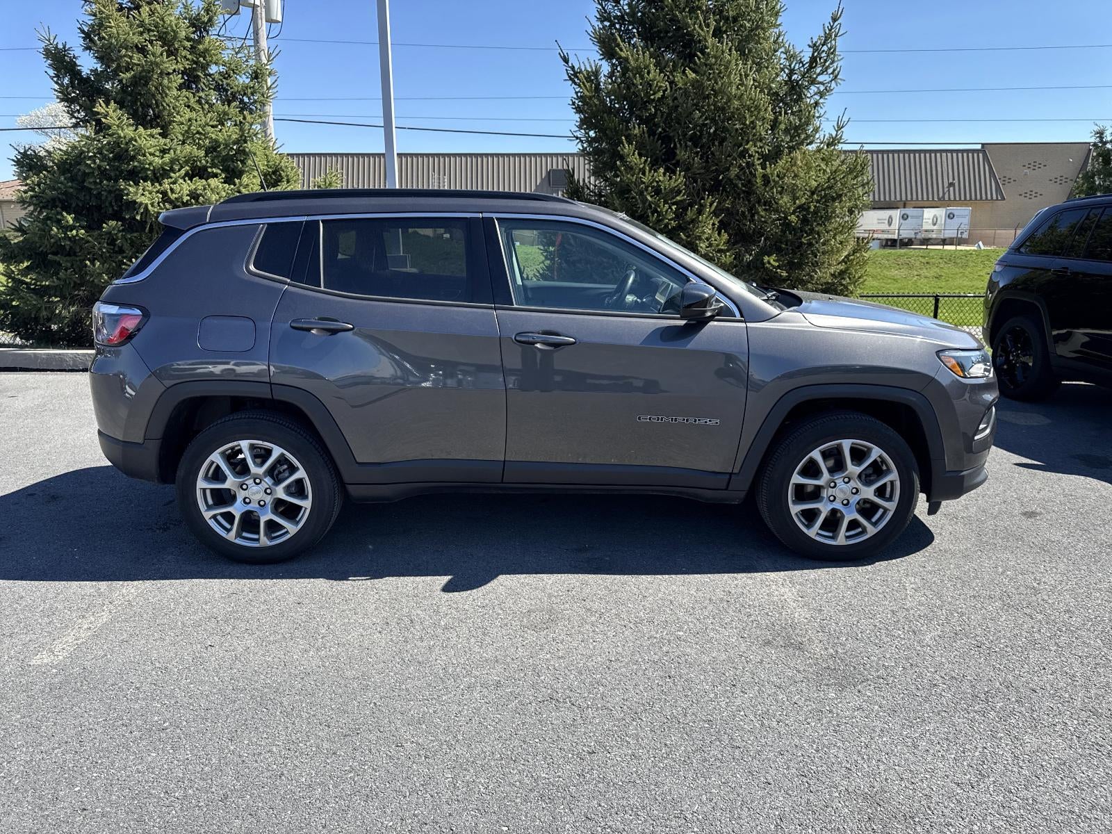 2022 Jeep Compass Latitude Lux